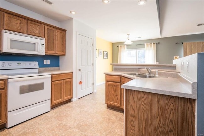 Building Photo - Home in Pioneer Ridge – Pet Friendly & Min...