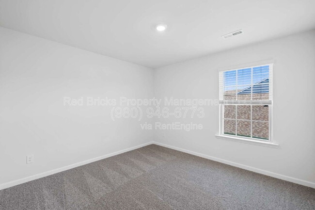 Building Photo - 1837 Vanderlyn St