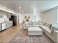 Building Photo - 739 W Powderwood Ln