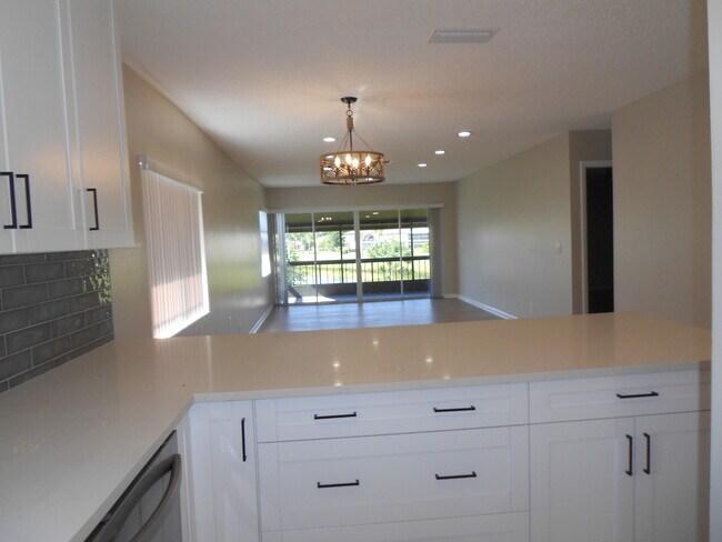 Building Photo - 13809 Royal Palm Ct