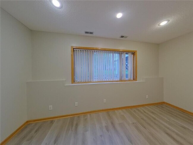 Building Photo - 8970 Windsor Cir