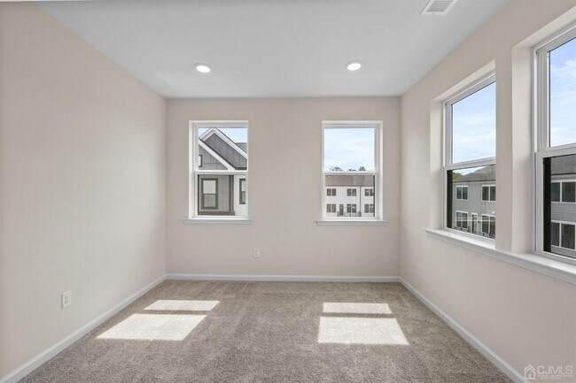Building Photo - 204 Lyla Ln