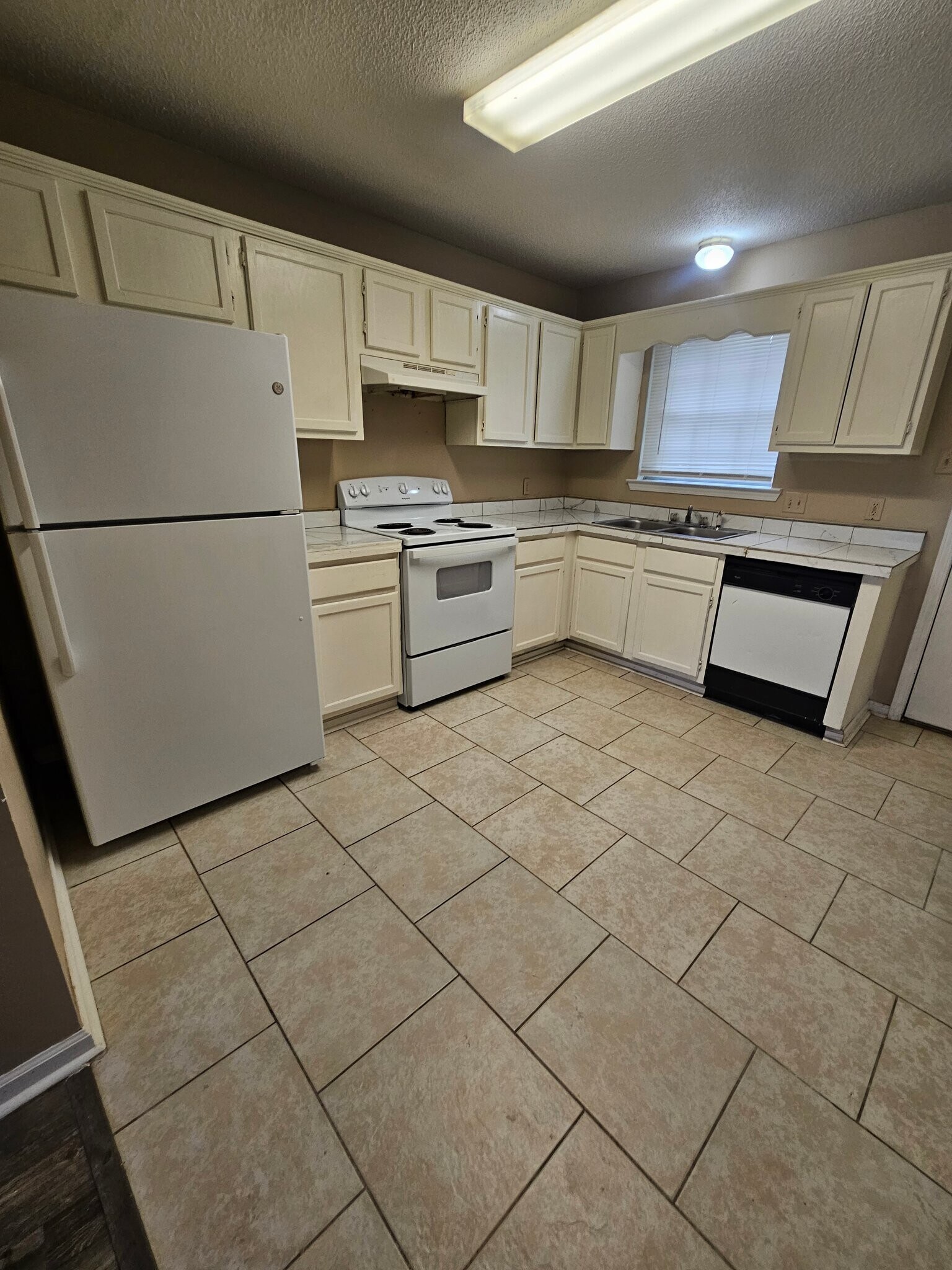 Building Photo - 1 Lilac St