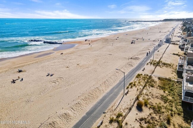 Building Photo - 167 4th Ave