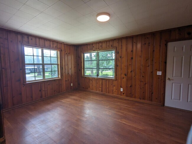 Building Photo - 165 E Toombs Ave