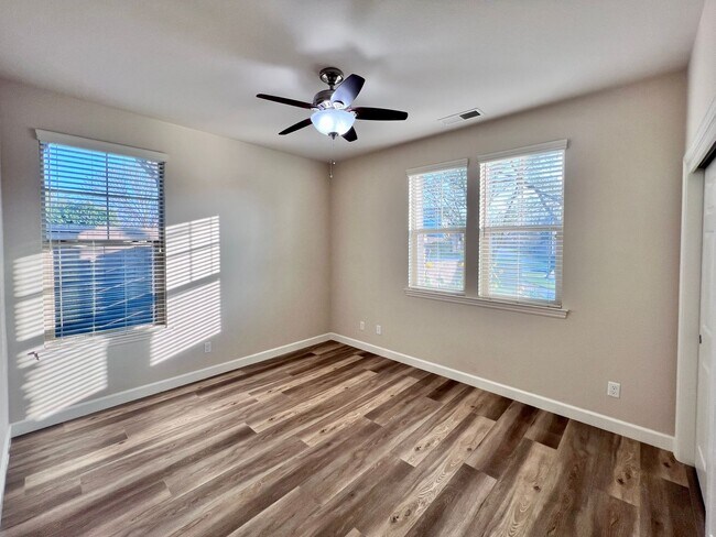 Building Photo - $2,895 Barstow & De Wolf, 4 Bedroom House - Dennis Ave. Clovis / Energy Efficient Smart Home