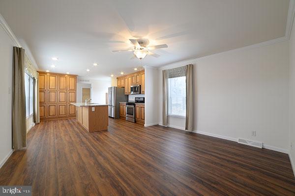 Building Photo - 17 Edgewater Dr