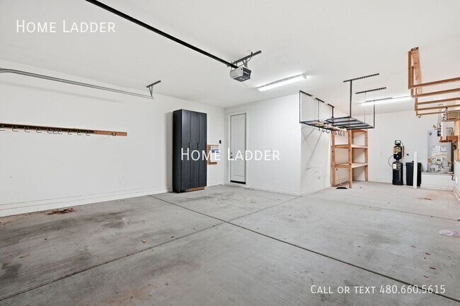 Building Photo - 9504 E Theia Dr