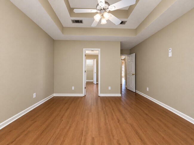Building Photo - 6107 Blackstone Dr