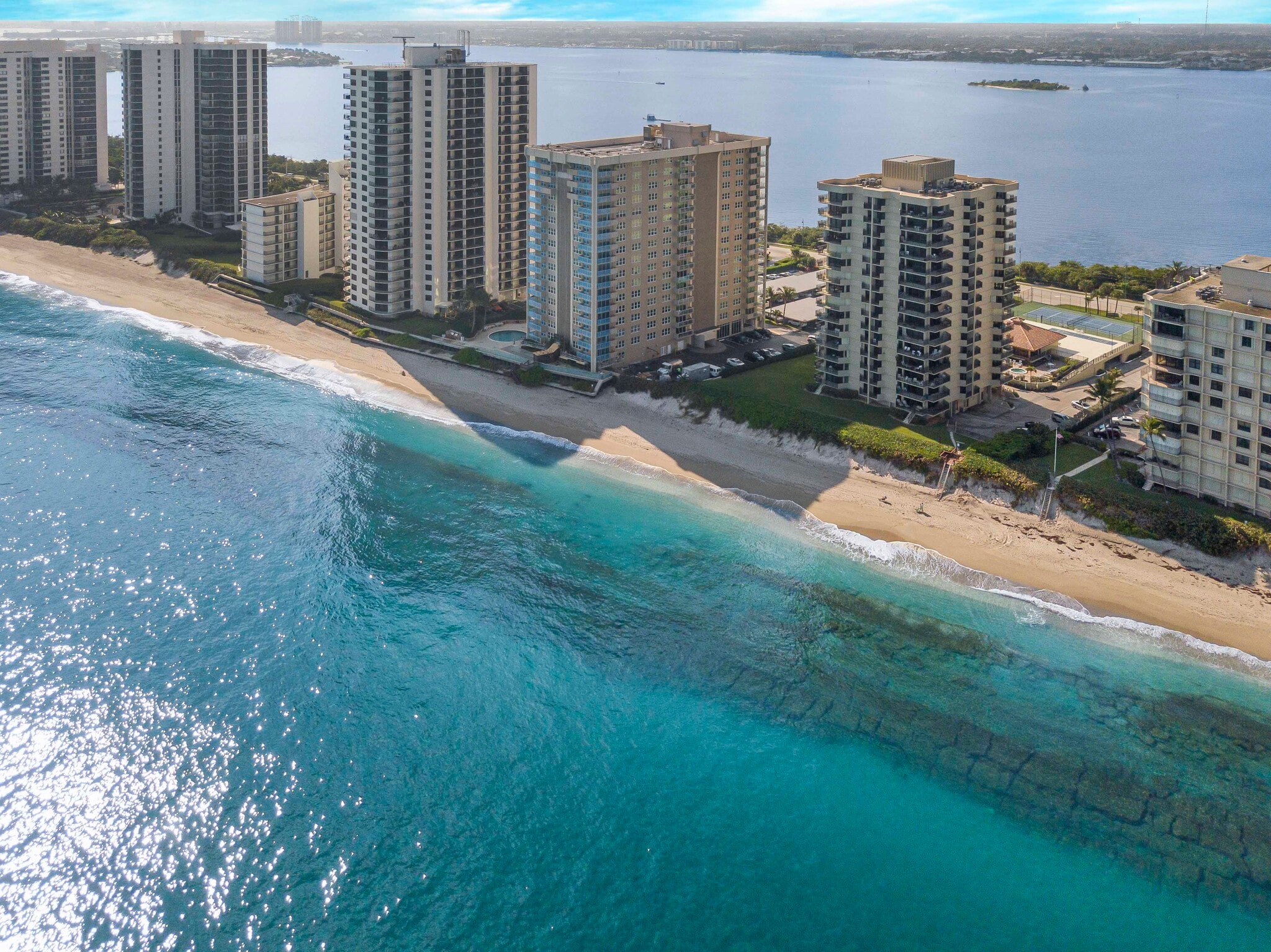 Building Photo - 5440 N Ocean Dr