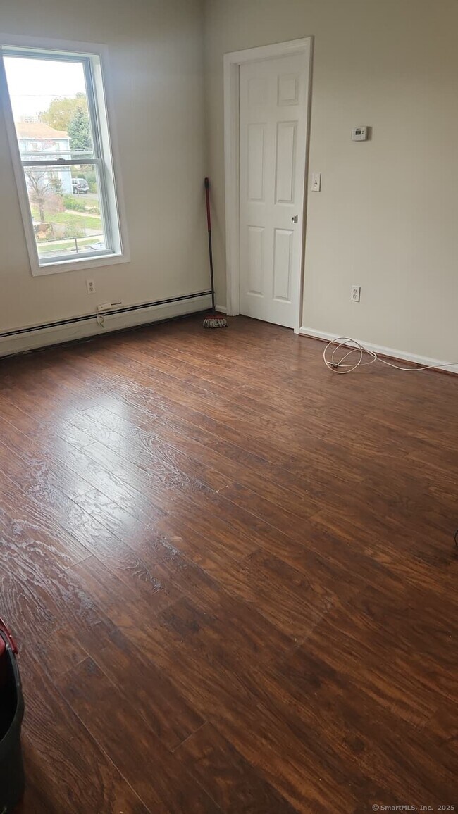 Building Photo - 283 Waterview Ave