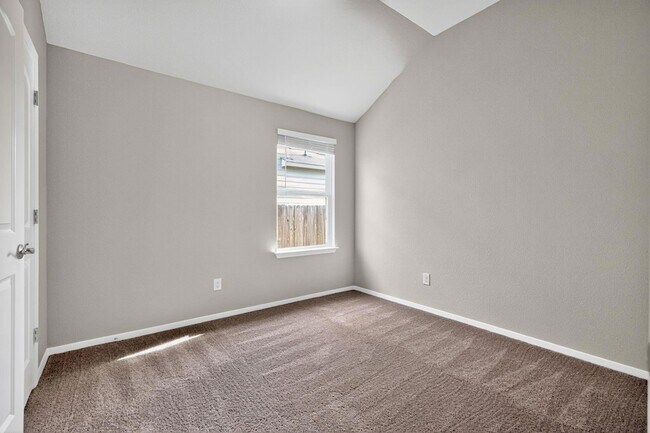Building Photo - 128 Shugart St