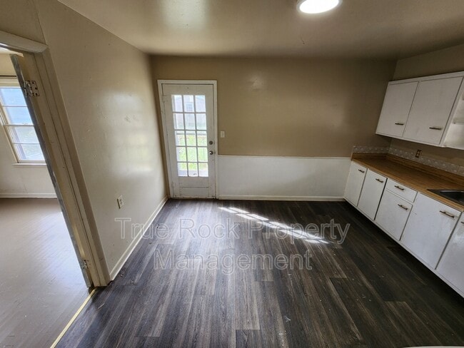 Building Photo - 509 N Division St