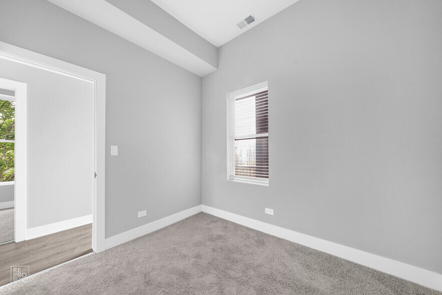 Building Photo - 1035 N Washtenaw Ave