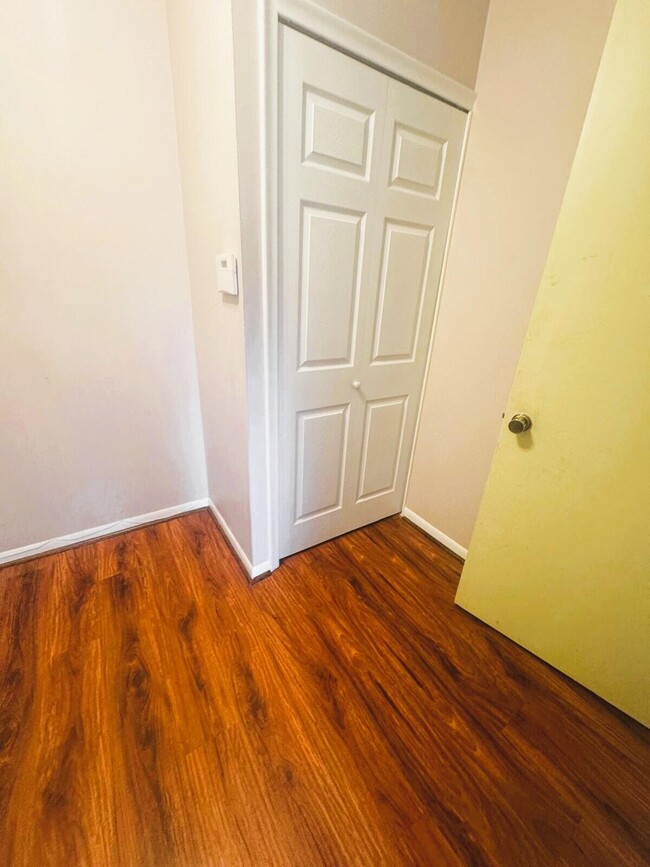 Building Photo - 6979 Pebble Creek Woods Dr