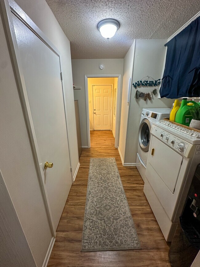 Building Photo - 81 Family Cir