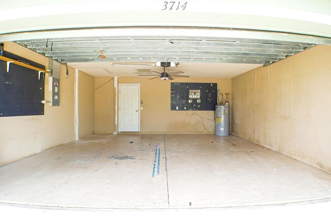 Building Photo - Beautiful 3 beds 2 bath 2-story home overv...