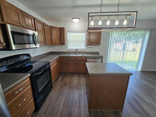 Building Photo - 110 Pine Bluff Blvd W