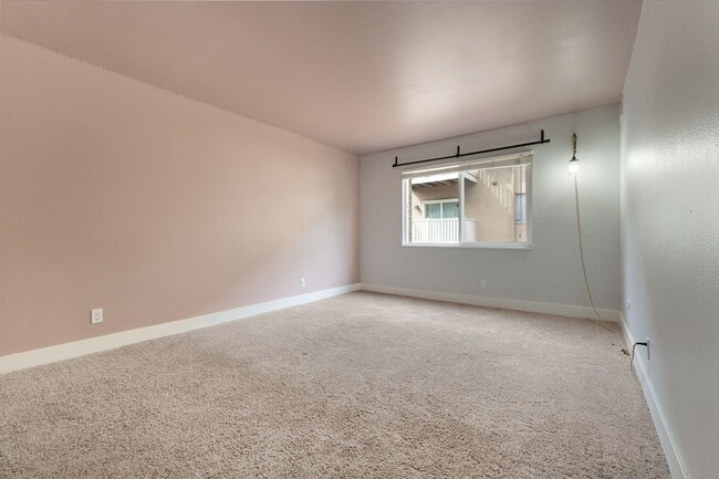 Building Photo - Charming 2BR Condo in Denver