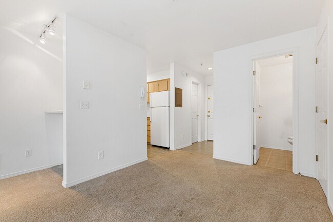 Building Photo - 9221 Interlake Ave N