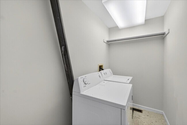 Building Photo - 4454 Lindell Blvd
