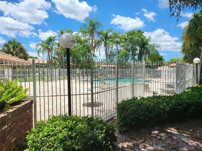 Building Photo - 9073 Vineyard Lake Dr