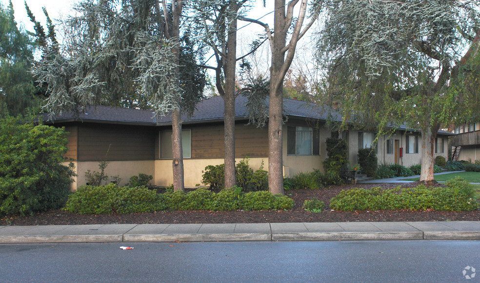 Building Photo - Sierra Vista Avenue Apartments