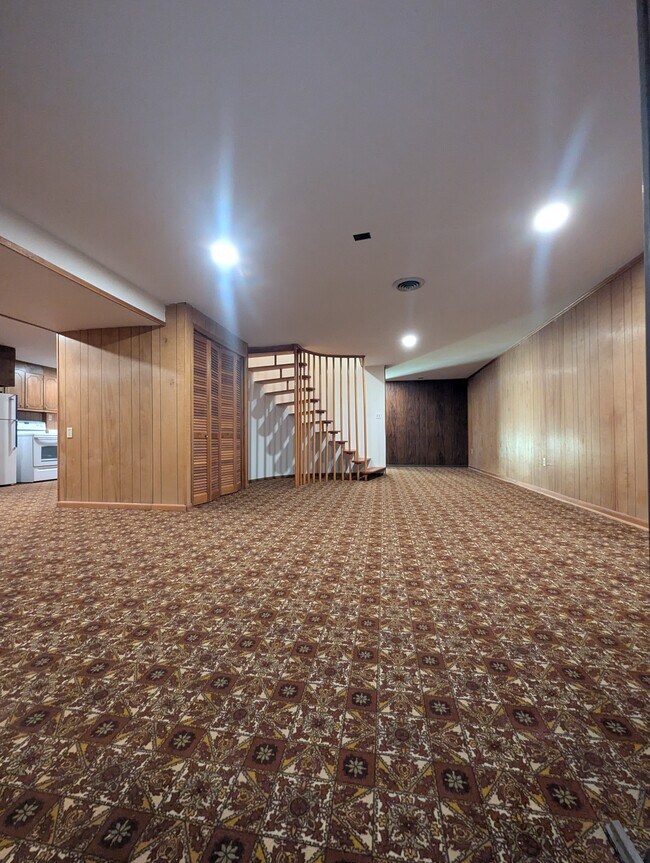 Building Photo - 201 Highland Cir