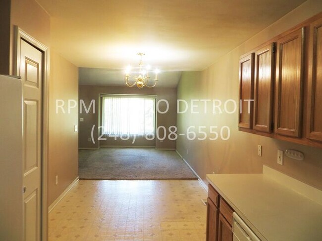 Building Photo - Sterling Heights Condo(16 Mile & Mound)