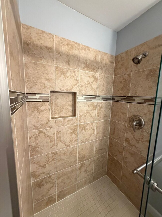 Building Photo - Coastal Living in the Heart of Destin