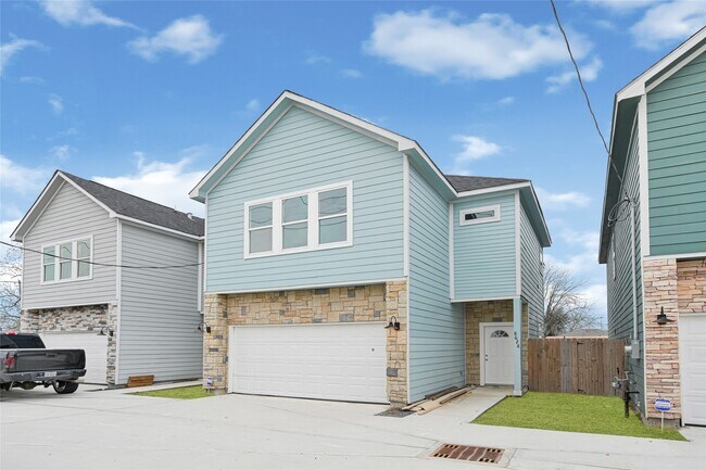 Building Photo - 8628 Scott St