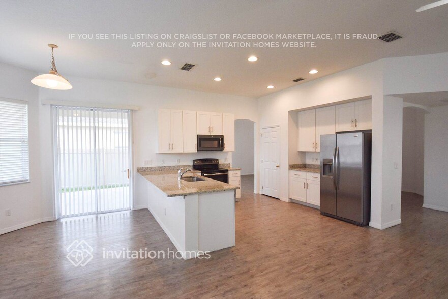 Building Photo - 14438 Estrella Dr