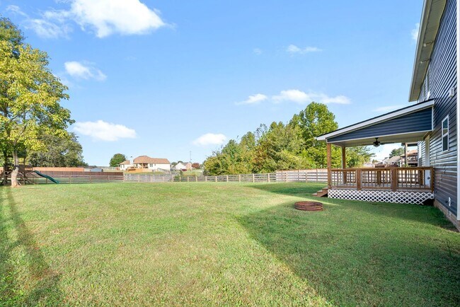 Building Photo - Stunning home ready to make yours !