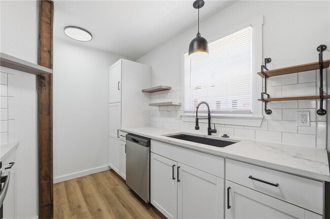 Building Photo - 2302 SE Jayel Terrace