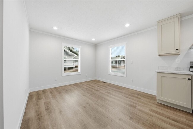 Building Photo - 3 Bed / 2 Bath Home in Hickory FOR RENT Pet Friendly!