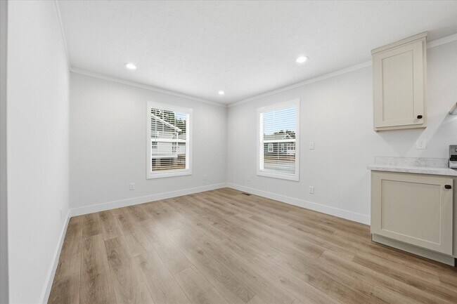 Building Photo - 3 Bed / 2 Bath Home in Hickory FOR RENT Pet Friendly! Unit 29