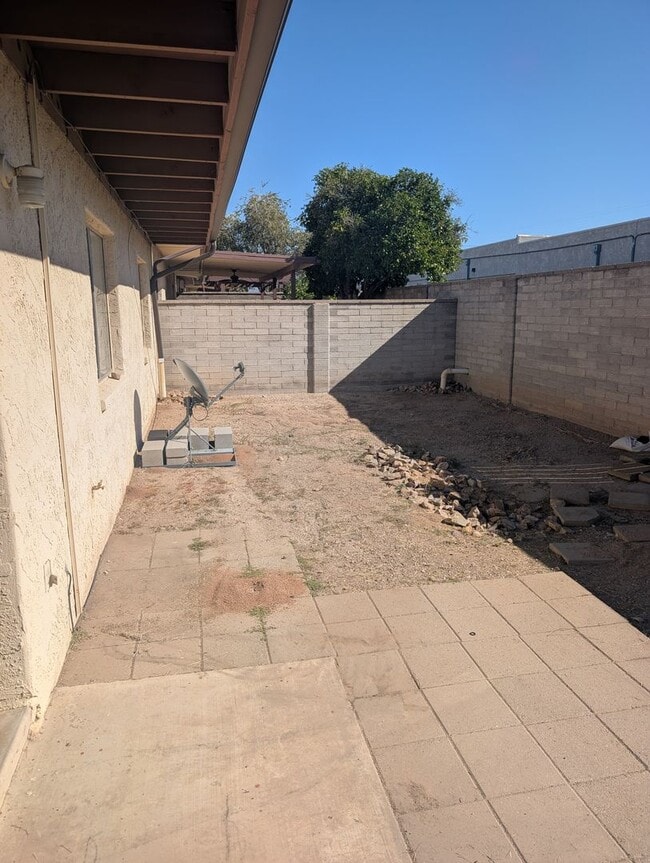 Building Photo - R317