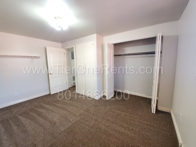 Building Photo - NO DEPOSIT option available for qualified ...