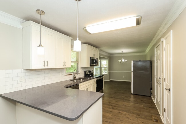 Building Photo - Fantastic 4bd/2ba home! Let yourself in!