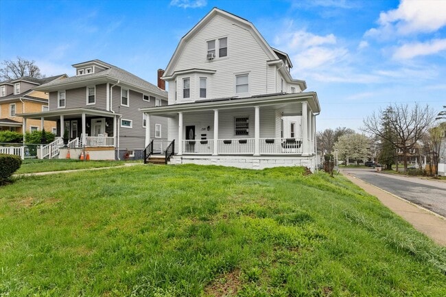 Building Photo - 6BR / 5BA Single-Family Home | 2,663 Sq Ft | Private Driveway | Deck | $4,200/mo Spacious 6-bedro...