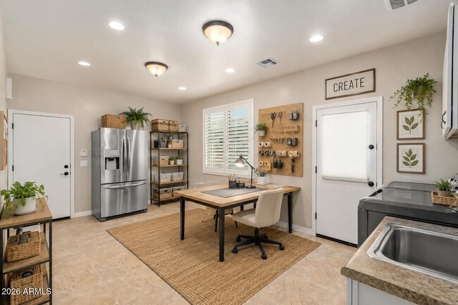 Building Photo - 4613 E Portola Valley Dr