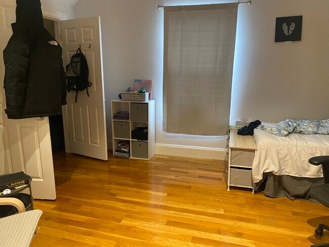 Building Photo - 44 Mozart St