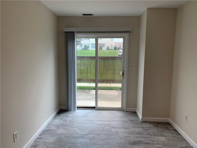 Building Photo - 3607 Whispering Hills Dr