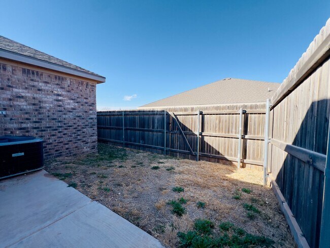Building Photo - Spacious 3-Bedroom Townhouse Near Texas Tech