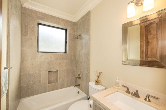 Building Photo - 5 Bed, 4.5 Bath Executive Home w/ Designer...