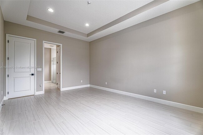Building Photo - 15431 Goldfinch Cir