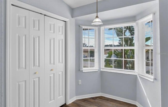 Building Photo - 3570 Manor Loop