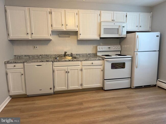 Building Photo - 27 Wallingford Ave