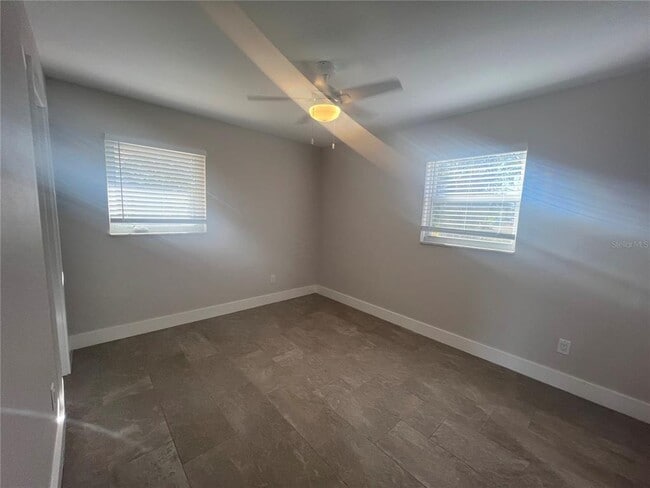 Building Photo - 322 Lasayette Dr NE