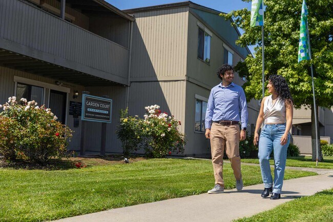 Building Photo - Garden Court